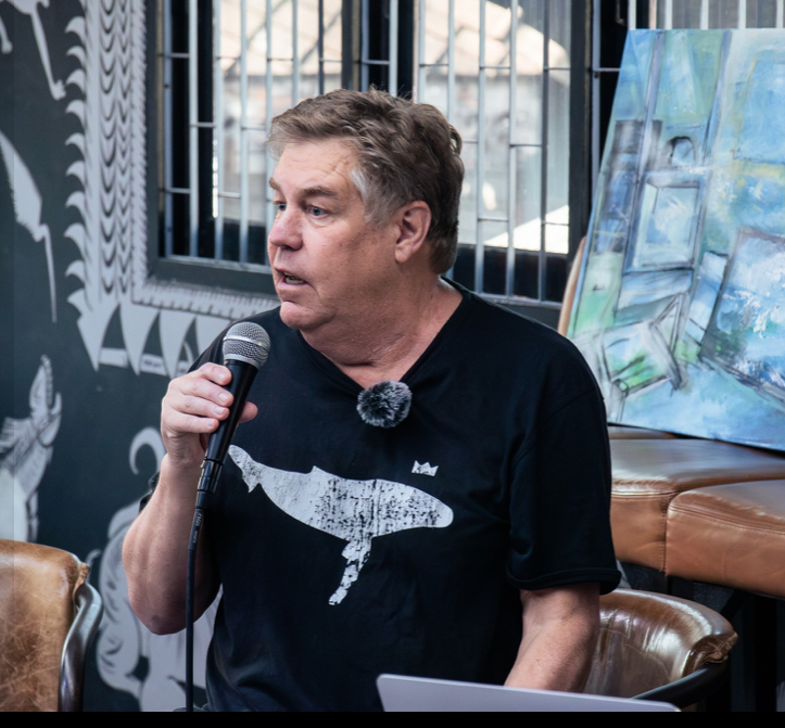 Peter talking with Thai students at Mat Dot Feb 2025 Peter talking with Thai students at Mat Dot Feb 2025